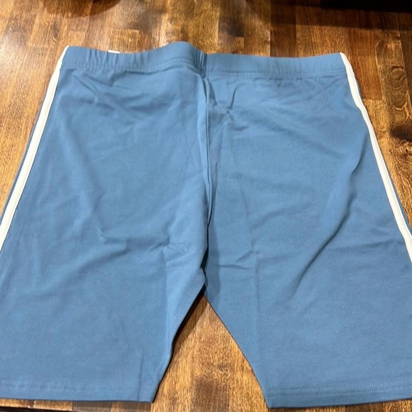 Adidas biker shorts, light blue size extra small - Picture 3 of 4